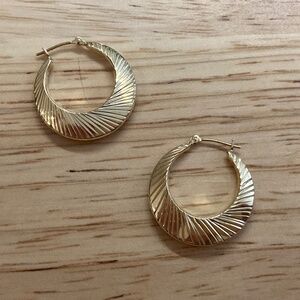 Diamond-cut 14k 24 mm Hoop Earrings - Sparkly!